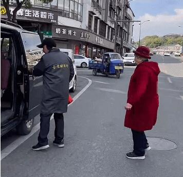 101岁老人每天赶2场麻将 背后原因揭秘直接让人傻眼