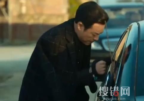 高启强为什么解领带擦玻璃 到底是什么情况?