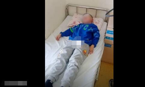 男童被幼儿园关办公室一天:不给水喝 具体事件经过是什么?