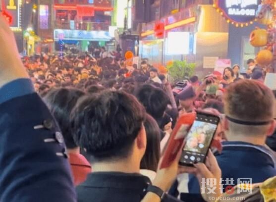 韩踩踏现场:一侧救护车一侧仍蹦迪 内幕曝光简直太悲剧了