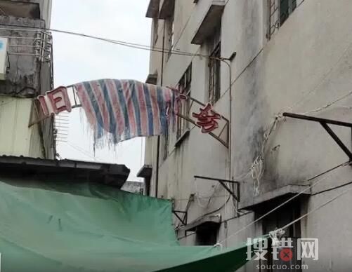 狂飙拍摄地有人竖牌“拍视频5元1次” 到底是什么情况?