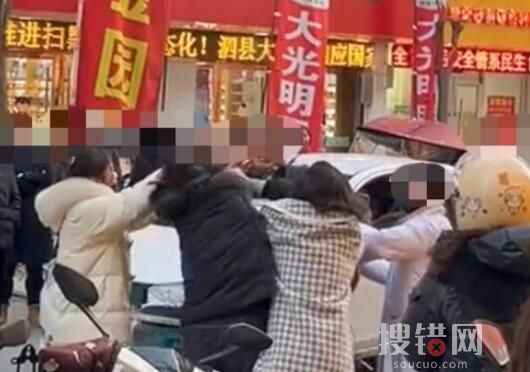 安徽多人打架女子疑被扒裤 到底是什么情况?