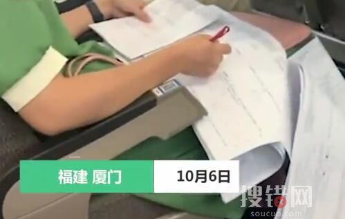 老师在返程高铁上卖力改试卷 究竟是怎么回事？