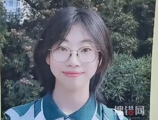 女生凭6科第一“霸榜”光荣榜 到底是什么情况？