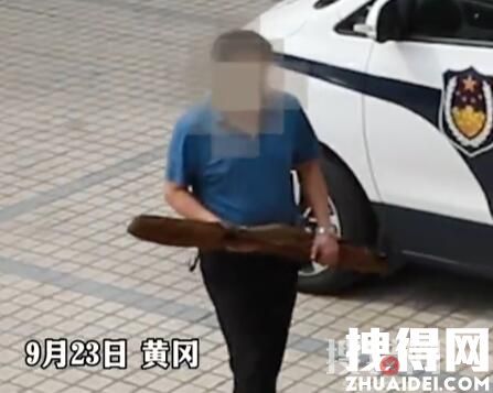 男子在父亲遗物中发现一把长枪 到底是什么情况？