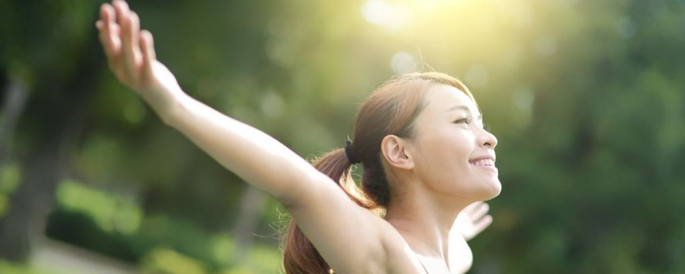 4种错误睡姿 就算睡得再早也不能美容 睡觉正确姿势 如何美容 如何让皮肤变好