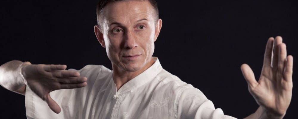 柠檬泡水喝的功效 柠檬泡水的功效 泡水喝的功效