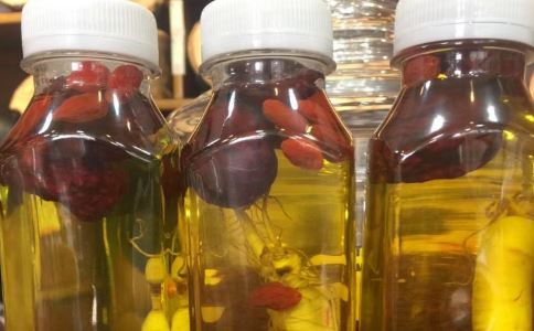 冬虫夏草泡酒配方 冬虫夏草泡酒的功效 冬虫夏草泡酒的方法
