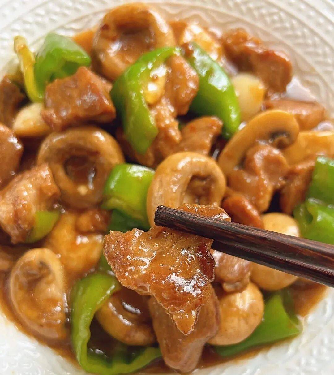 梅花肉烧口蘑.jpg
