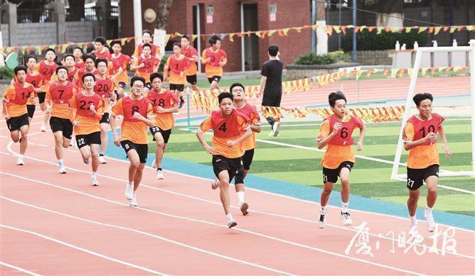 体育中考临近，“神鞋”有助提分？老师提醒：科学训练才是关键！