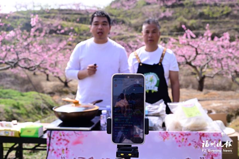 闽侯“村空心暖”服务留守老人