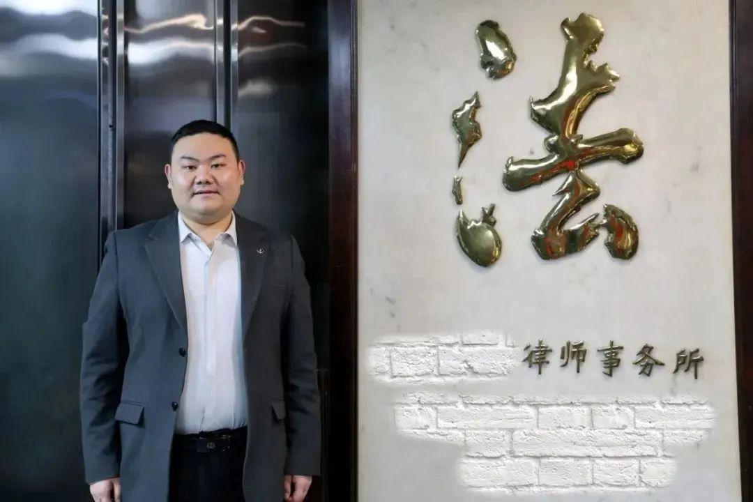 北大保安自学10年成律师
