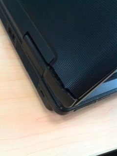 笔记本外壳摸着_笔记本电脑外壳为什么黏黏的-图1