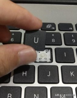 笔记本键盘回弹胶怎么去除-图1