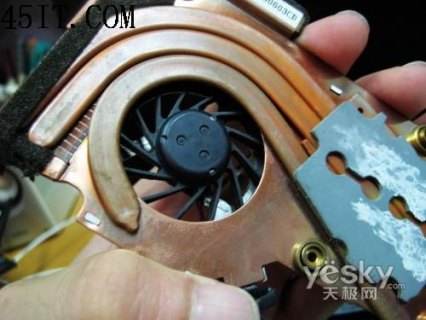 笔记本散热风扇松动-笔记本风扇扇叶松动-图1