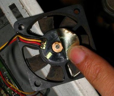 笔记本风扇三根线,笔记本风扇三根线拆掉一根会转吗? -图1