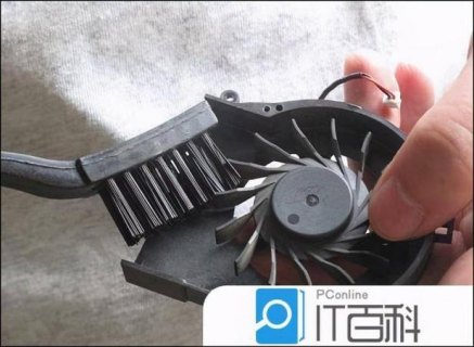 笔记本风扇怎么拆卸视频_笔记本风扇拆卸教程-图1