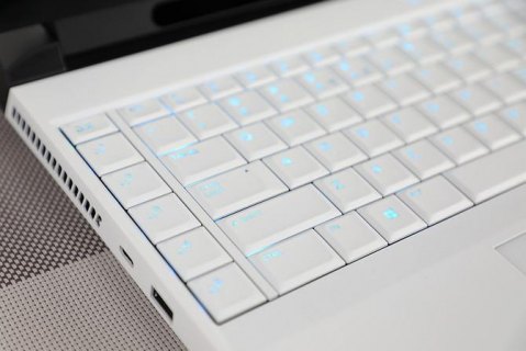外星人笔记本白色键盘是哪一款-图2