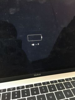 华硕笔记本一充电就黑屏-图1