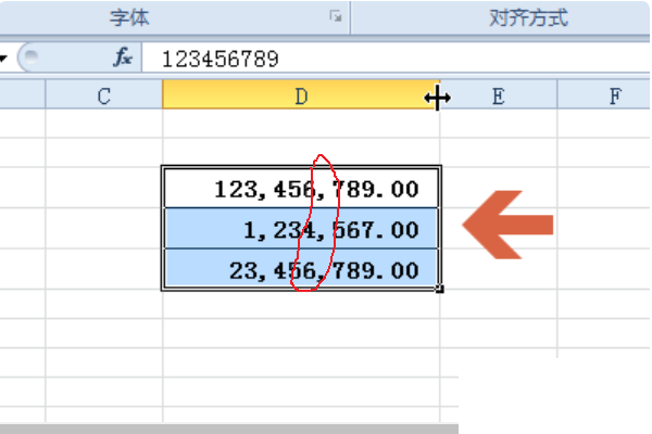 在电子表格软件中，逗号通常扮演着怎样的角色？