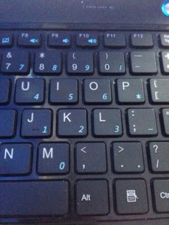 笔记本后面的字母数字（笔记本后面的字母数字是什么）-图1
