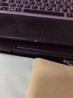 笔记本电源红灯_笔记本电源红灯一直亮-图2