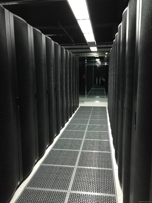 如何评估和选择合适的虚拟主机空间提供商？