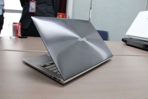 华硕银色笔记本电脑（华硕笔记本有什么颜色）-图1