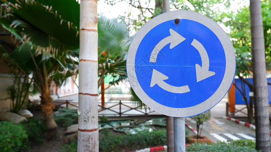 环形交叉路口标志_环形交叉路口指示牌_交叉路口环形标志是什么