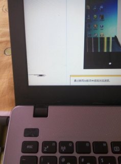  笔记本屏幕下方黑影「笔记本屏幕下面有一条黑线」-图1