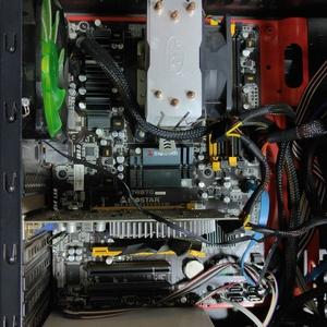 选择什么主板最适合配合AMD FX8320处理器观看视频？