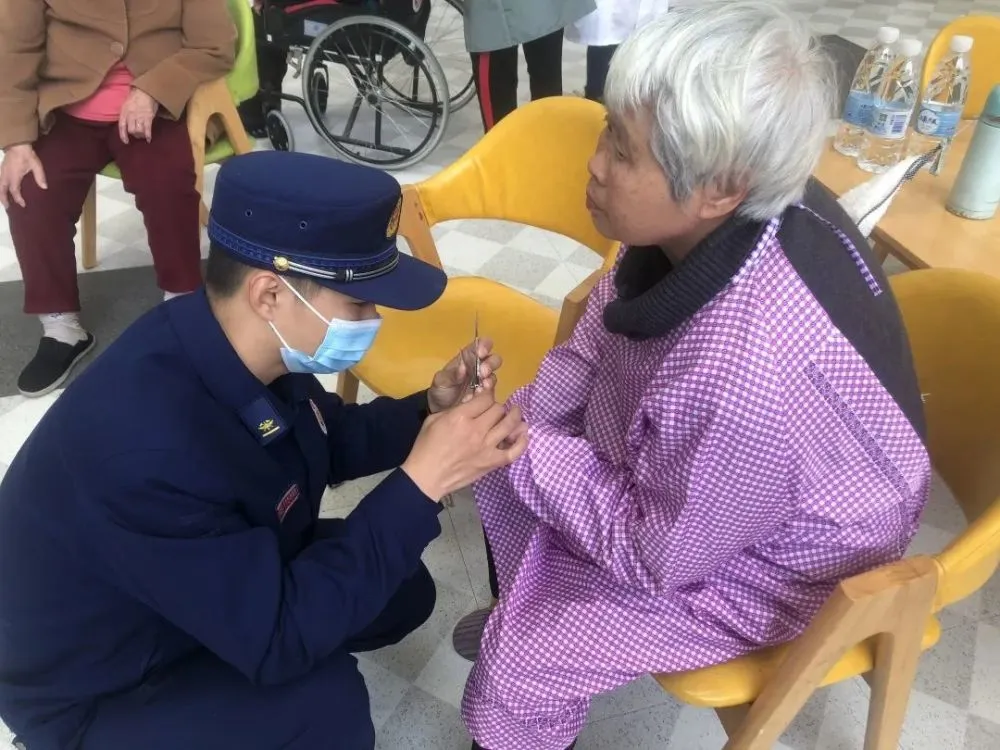 体恤polo衫板鞋哪个好_体恤polo是什么意思_pollce体恤