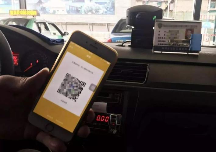 出租车司机要求加微信的意图是什么？