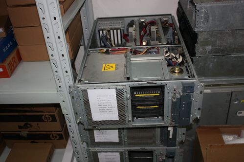 塔式机服务器通常运行哪些类型的操作系统？