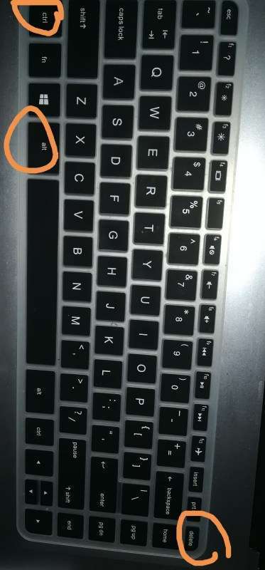 戴尔Windows 10系统死机时，应如何通过按键重启？