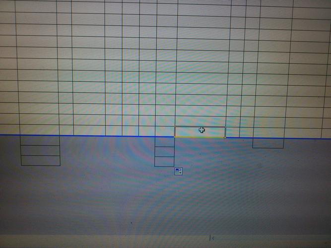 如何解决表格下拉菜单无法展开的问题？