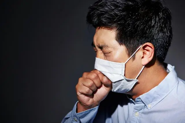 肺里有痰白色_肺里白痰粘稠_肺里白痰