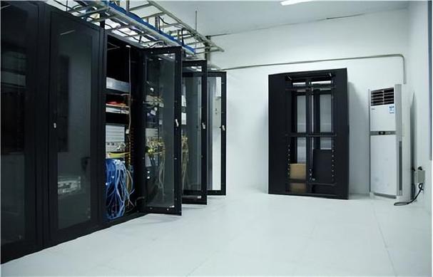 大学实验室中通常使用哪些类型的服务器？