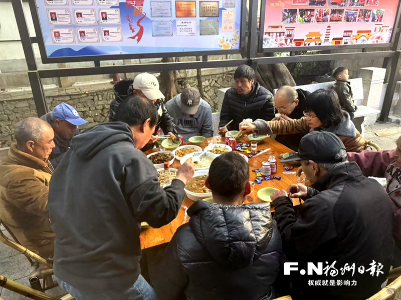 【网络中国节·春节】一桌特殊的年夜饭