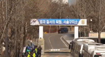 视频丨韩总统弹劾案庭审第四次公开辩论开始 尹锡悦本人出席
