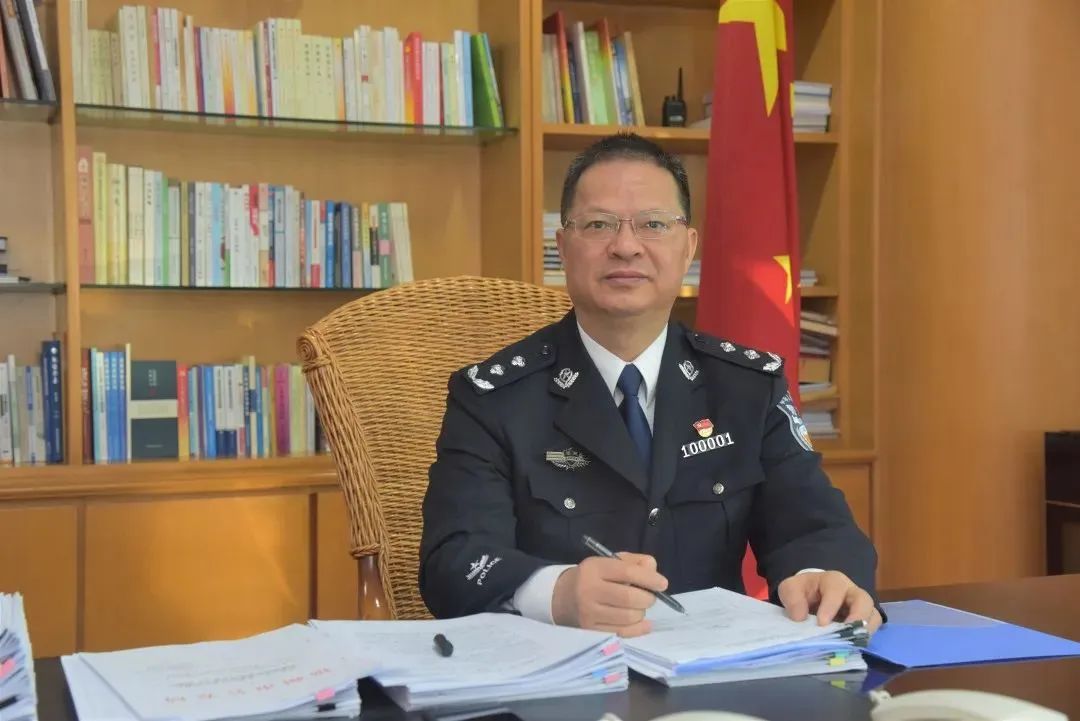 明晚热播剧《真心英雄之公安局长》压轴播出！原型是潘东升！