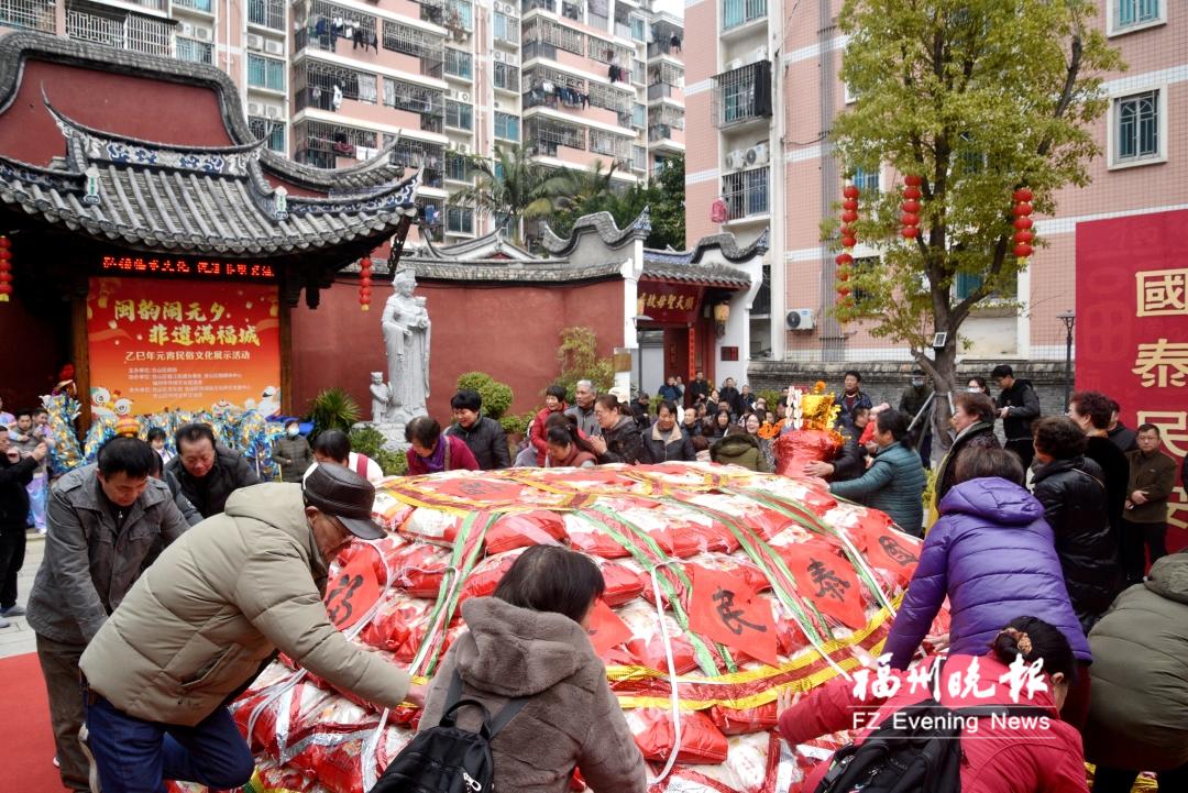 民俗闹元宵“米龟”来祈福 由9000公斤大米堆成