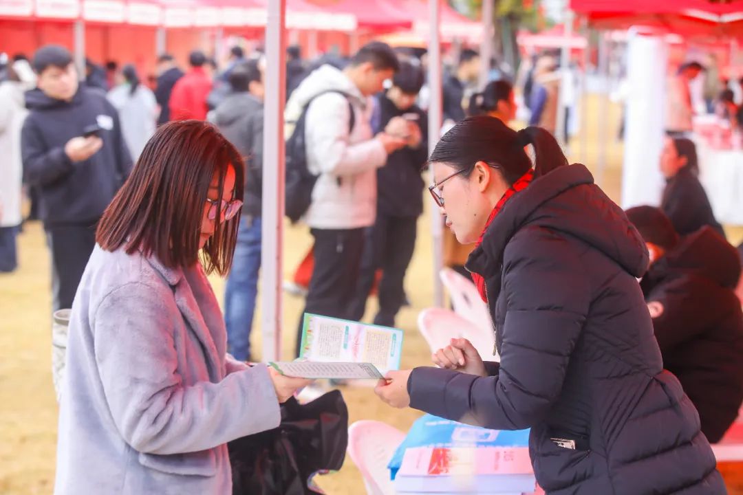 人气拉满，岗位近万！这场招聘会在福州高新区举行