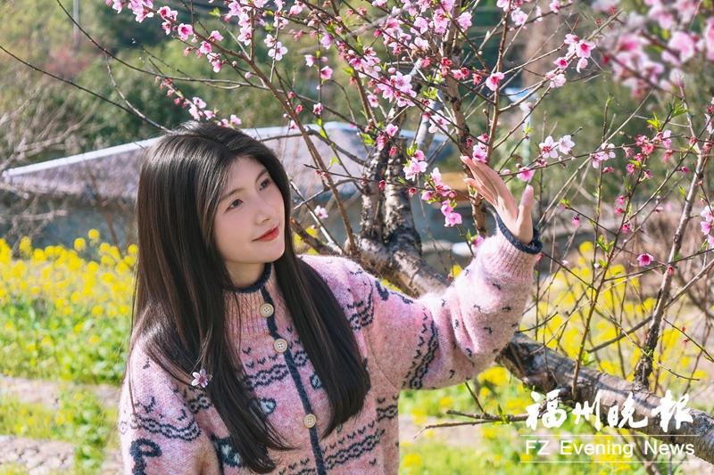 看！连江“双拼花海”出圈 油菜花和桃花竞相开放 