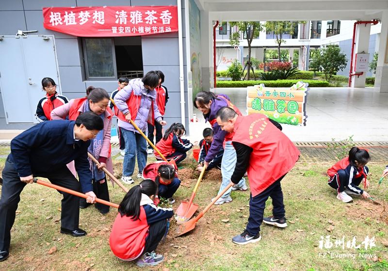 晋安：亲子携手来植树 萌娃呵护一片绿