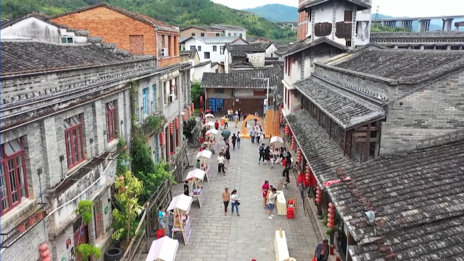 第十三届海峡青年荟在榕举行集中阶段活动