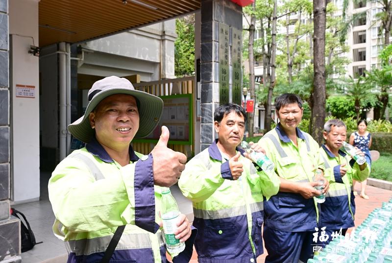 6000瓶“爱心水”温暖一线工作者