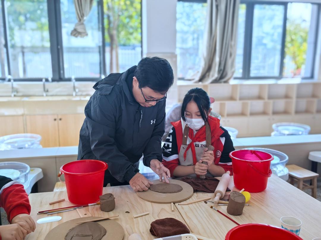 “怀安窑・非遗进校园”赠书活动在仓山举办 “怀安窑・非遗进校园”赠书活动在仓山举办