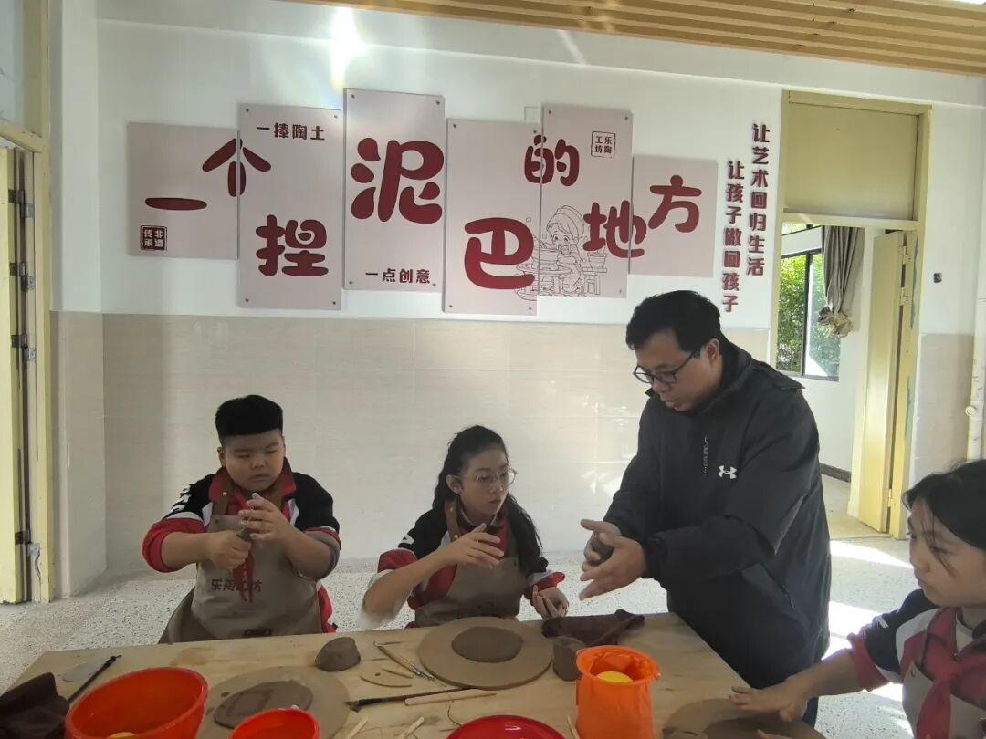 匠心传窑艺,书香润非遗——“怀安窑・非遗进校园”赠书活动 匠心传窑艺,书香润非遗——“怀安窑・非遗进校园”赠书活动