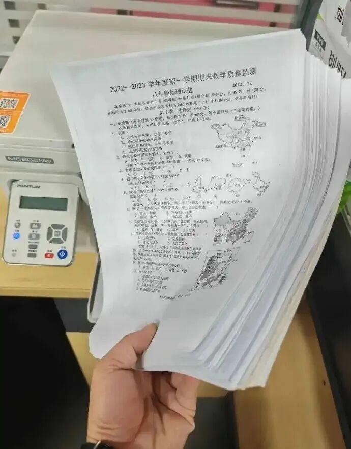“老师拍照发群，家长连夜打印”！打印机咋就成了“第二书包”？
